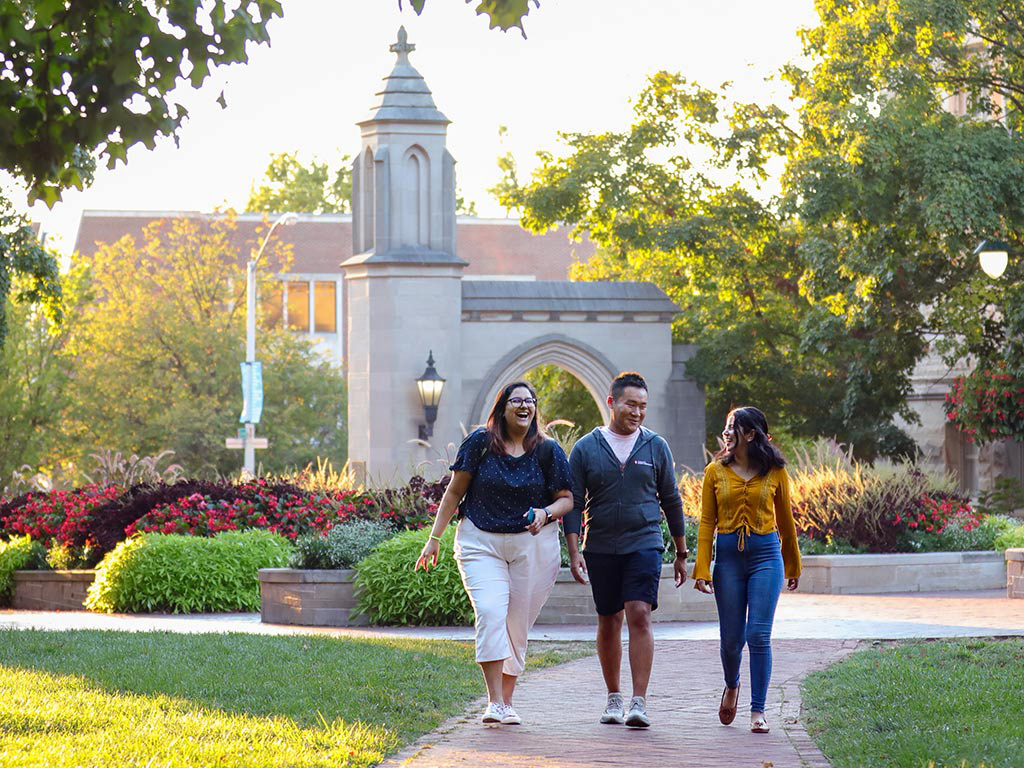 IU Bloomington_Students Walking